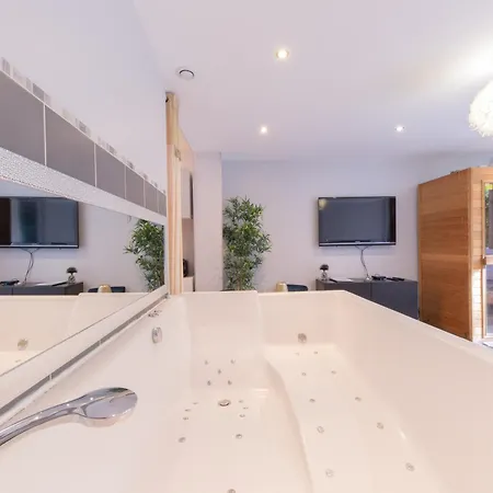 Appartement Zen - Studio Avec Jacuzzi - 8eme *